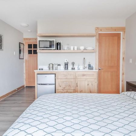 Lakeside Hotel Room #1 In キングスビーチ エクステリア 写真